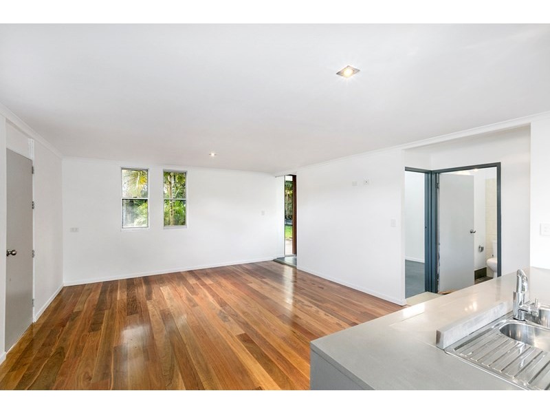 130 Falconer Street, Southport QLD 4215