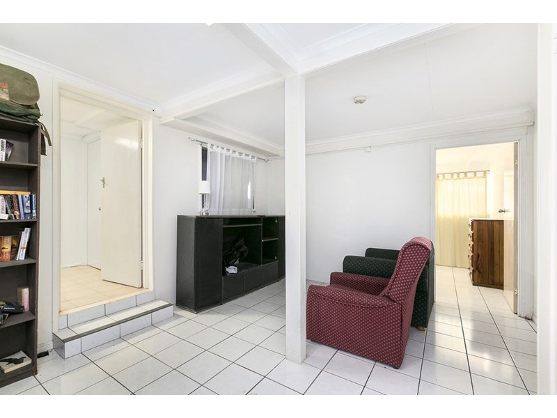 9 Kathleen Avenue, Southport QLD 4215