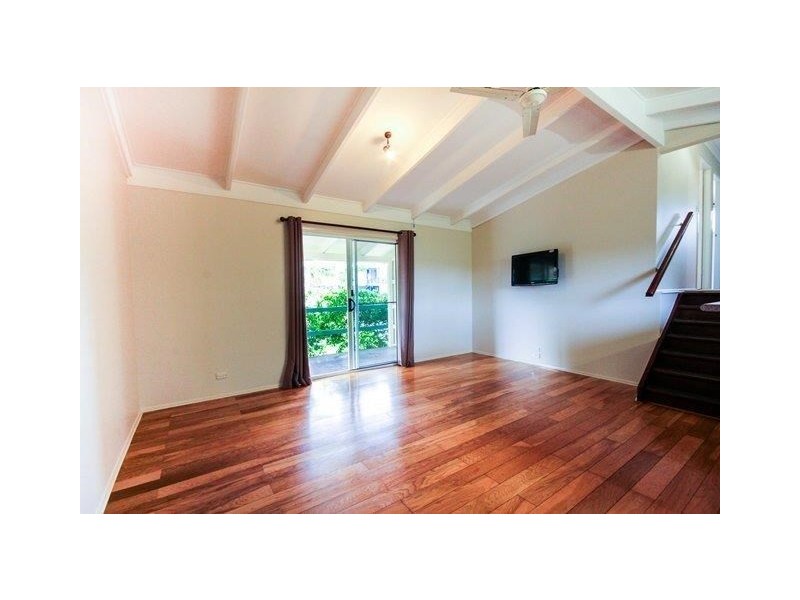 54 Woomera Crescent, Southport QLD 4215