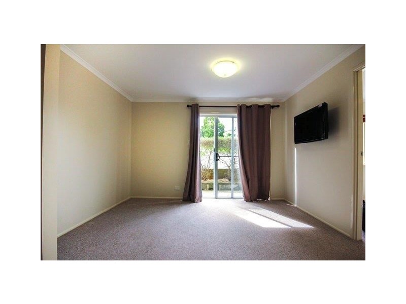 54 Woomera Crescent, Southport QLD 4215