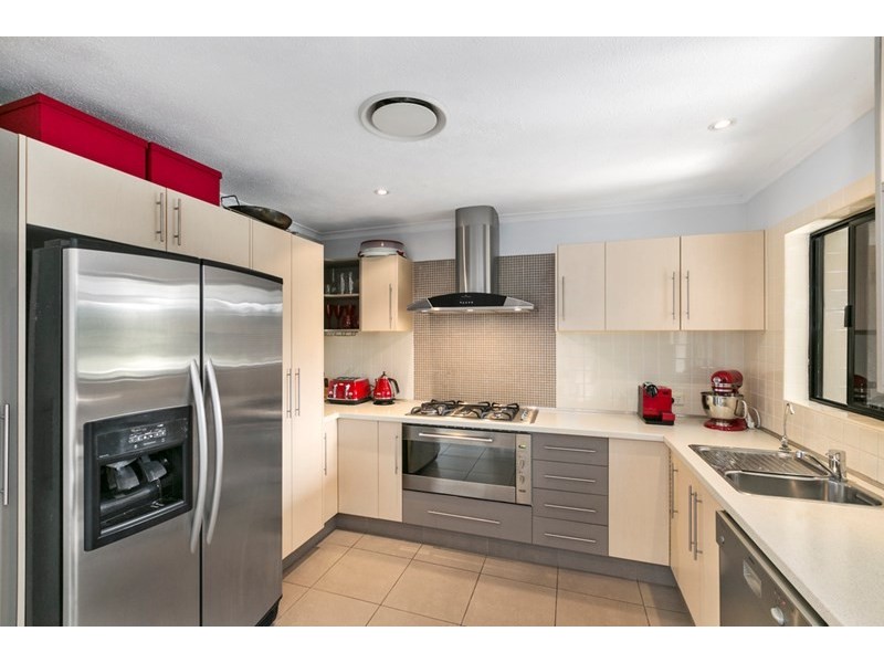 9 Nakina Street, Southport QLD 4215