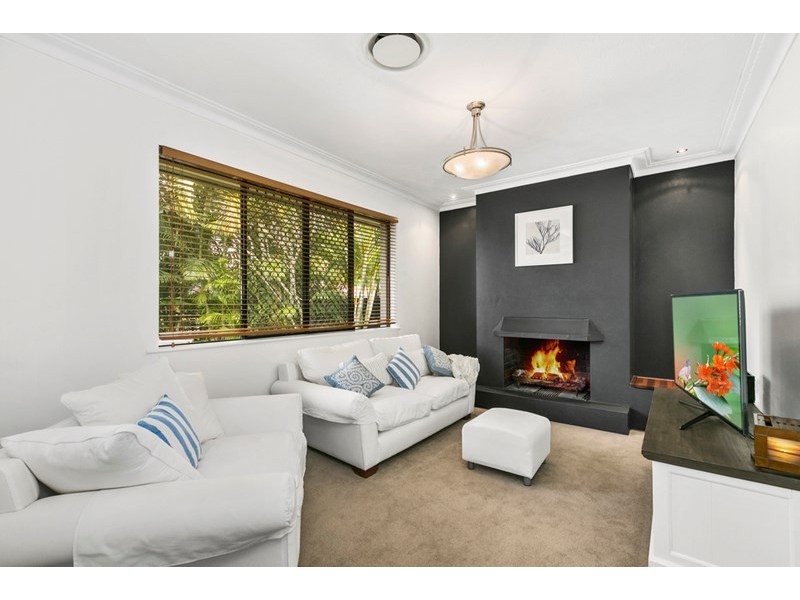 9 Nakina Street, Southport QLD 4215