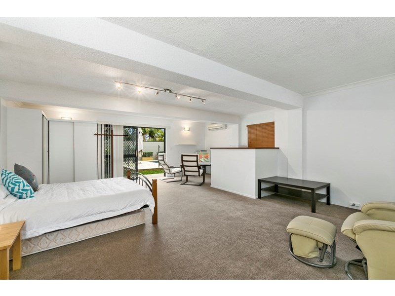 9 Nakina Street, Southport QLD 4215