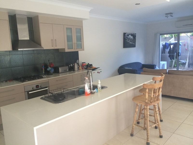 1/81 Pohlman Street, Southport QLD 4215