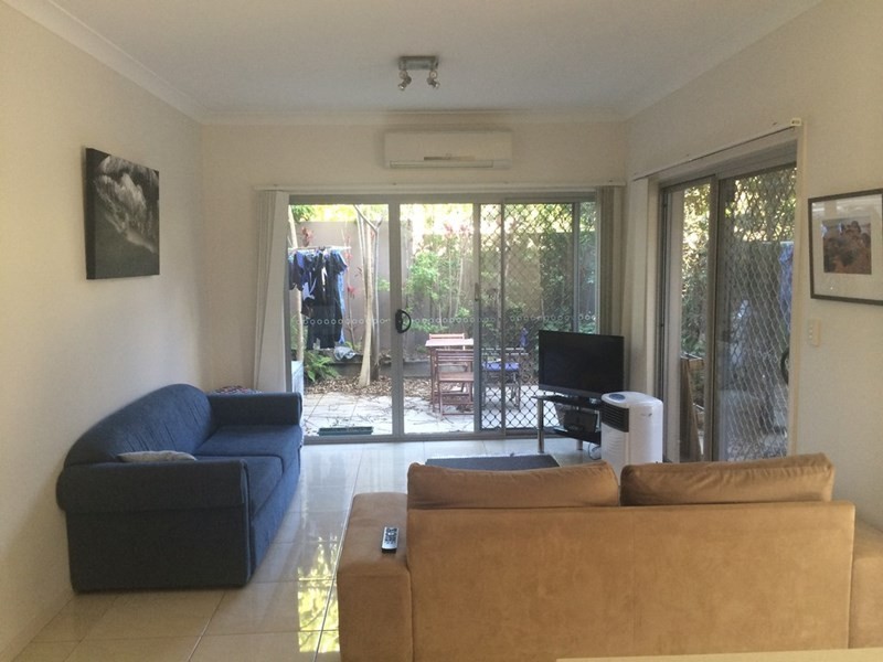 1/81 Pohlman Street, Southport QLD 4215