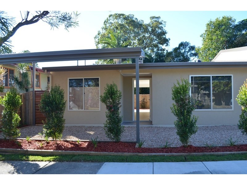 2/1 Jippi Avenue, Southport QLD 4215