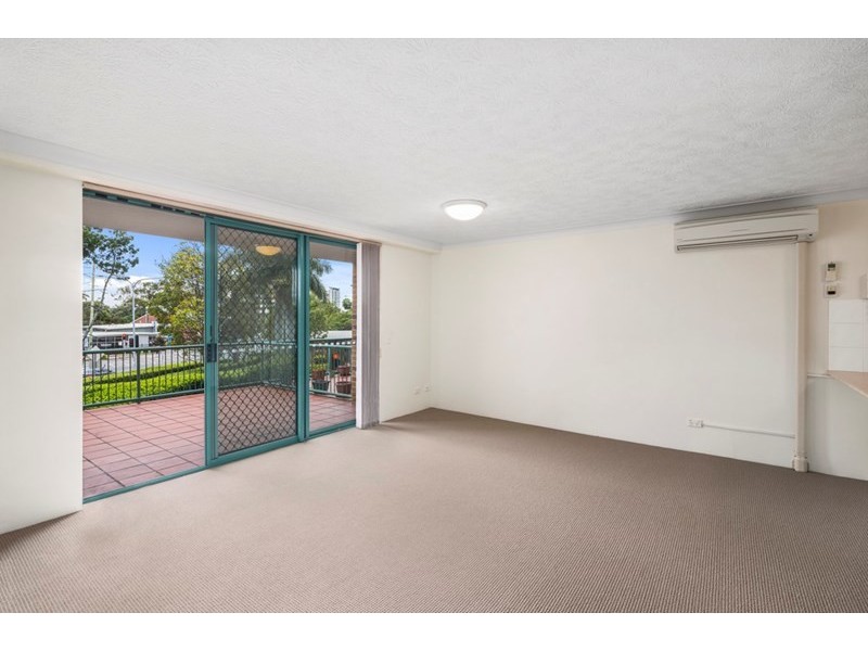 31/45 Pohlman Street, Southport QLD 4215