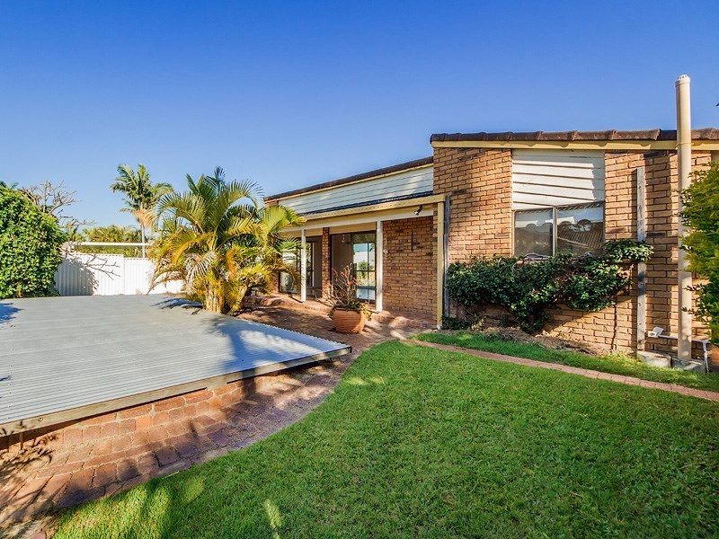 11 Dunbarton Avenue, Sorrento QLD 4217