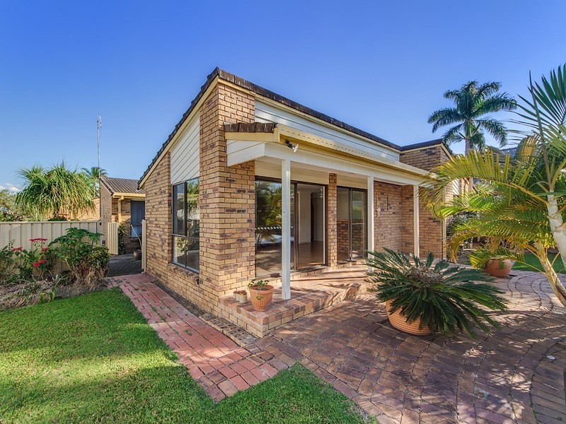 11 Dunbarton Avenue, Sorrento QLD 4217