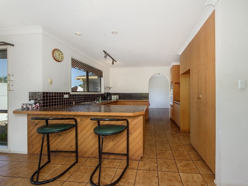 11 Dunbarton Avenue, Sorrento QLD 4217