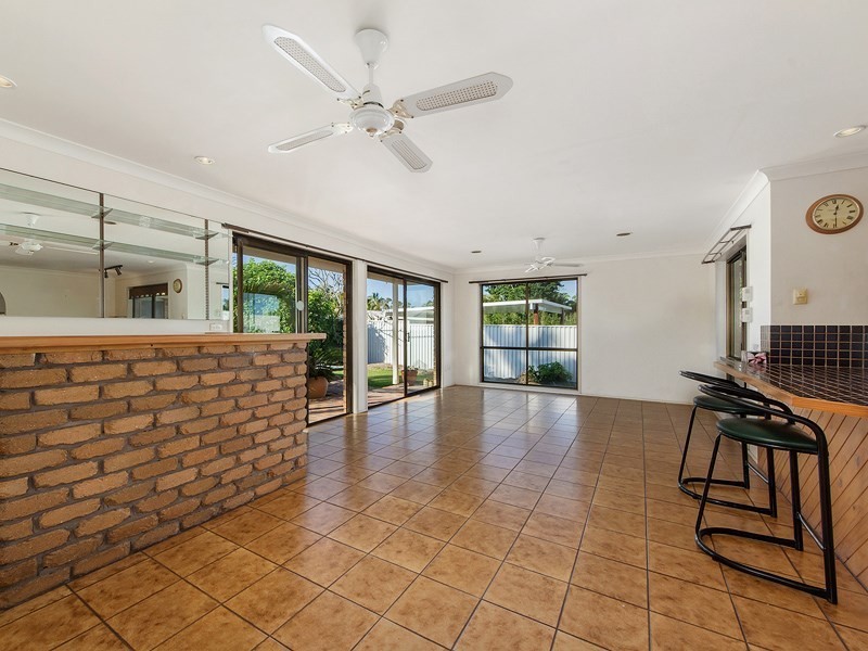 11 Dunbarton Avenue, Sorrento QLD 4217
