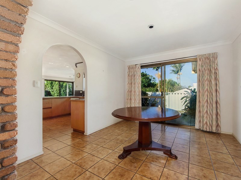 11 Dunbarton Avenue, Sorrento QLD 4217