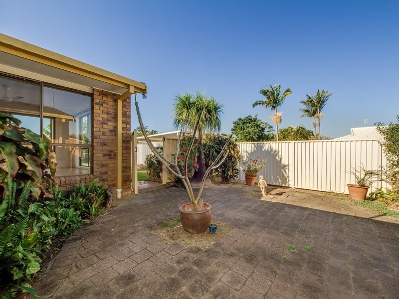 11 Dunbarton Avenue, Sorrento QLD 4217