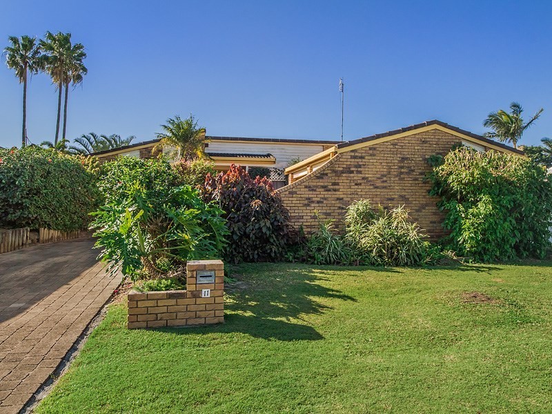 11 Dunbarton Avenue, Sorrento QLD 4217