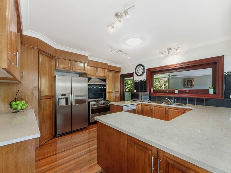 51 Lambros Drive, Benowa QLD 4217