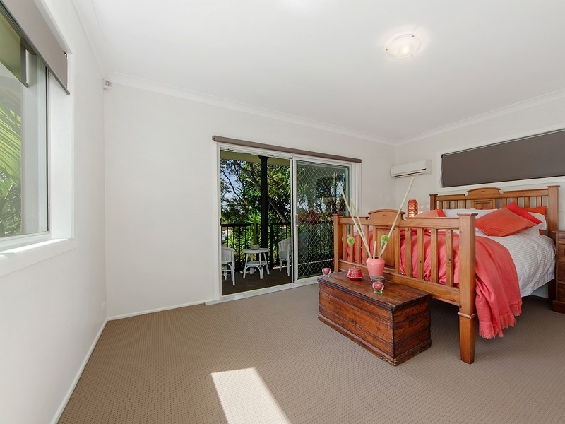 51 Lambros Drive, Benowa QLD 4217