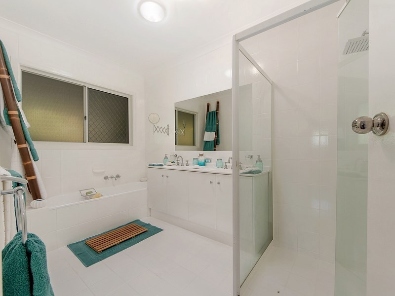 51 Lambros Drive, Benowa QLD 4217