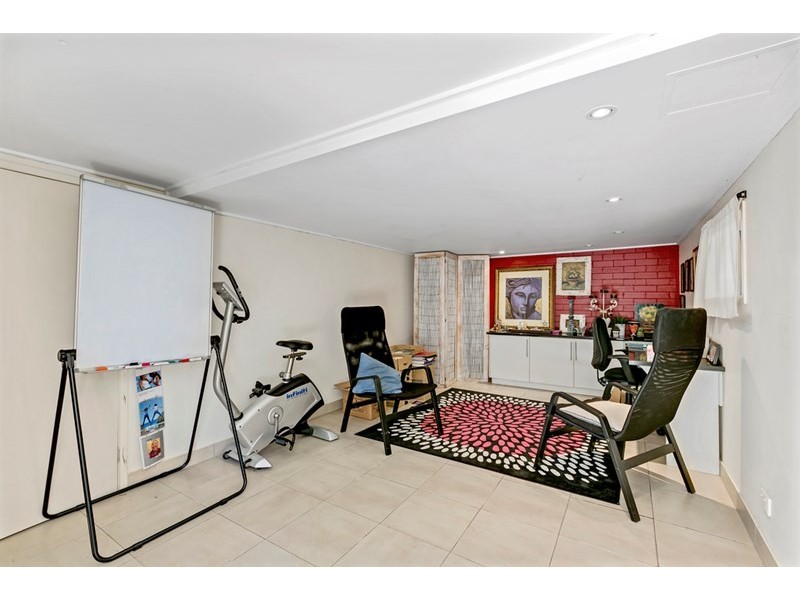 12 Nesbit Street, Southport QLD 4215