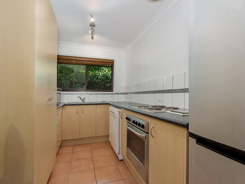 2/19 Caroline Avenue, Southport QLD 4215