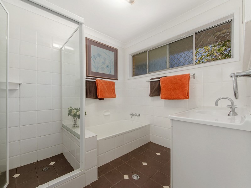 14 Lara Avenue, Southport QLD 4215