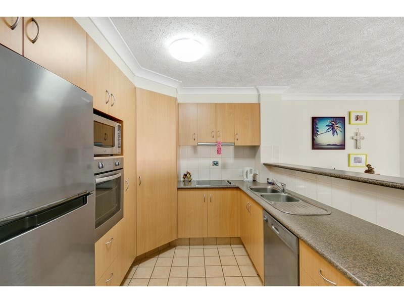 27/16 Sykes Court, Southport QLD 4215