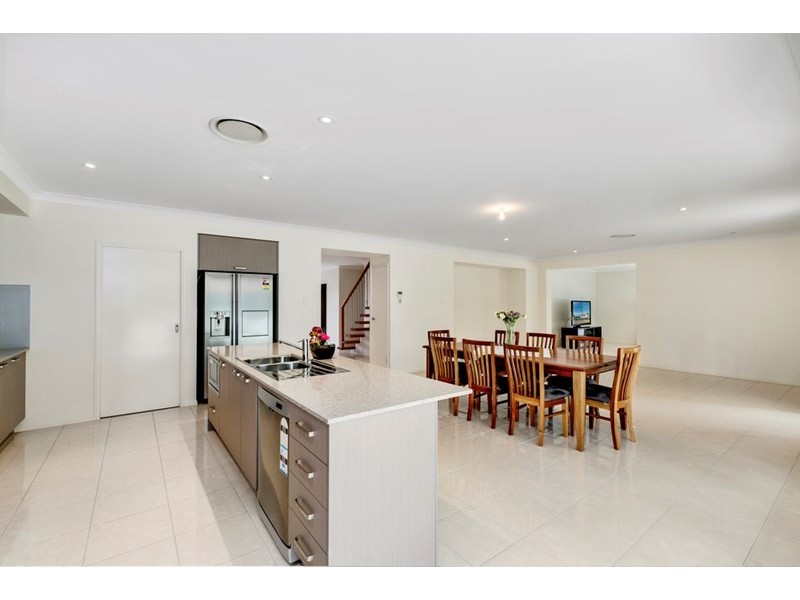 29 Canada Place, Arundel QLD 4214