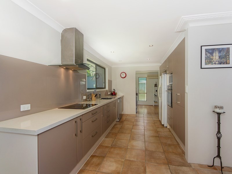 34 Camelot Crescent, Hollywell QLD 4216
