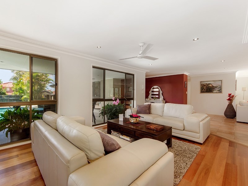 34 Camelot Crescent, Hollywell QLD 4216