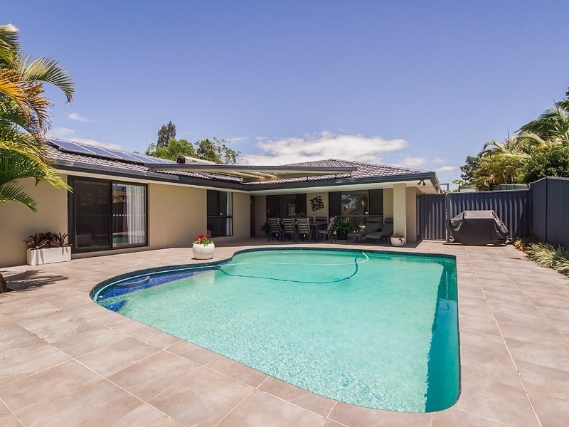 34 Camelot Crescent, Hollywell QLD 4216