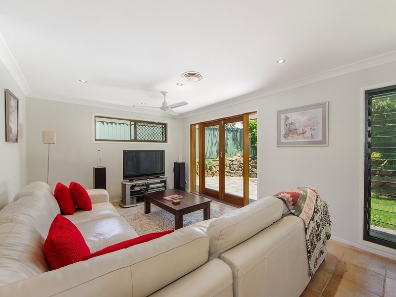 34 Camelot Crescent, Hollywell QLD 4216