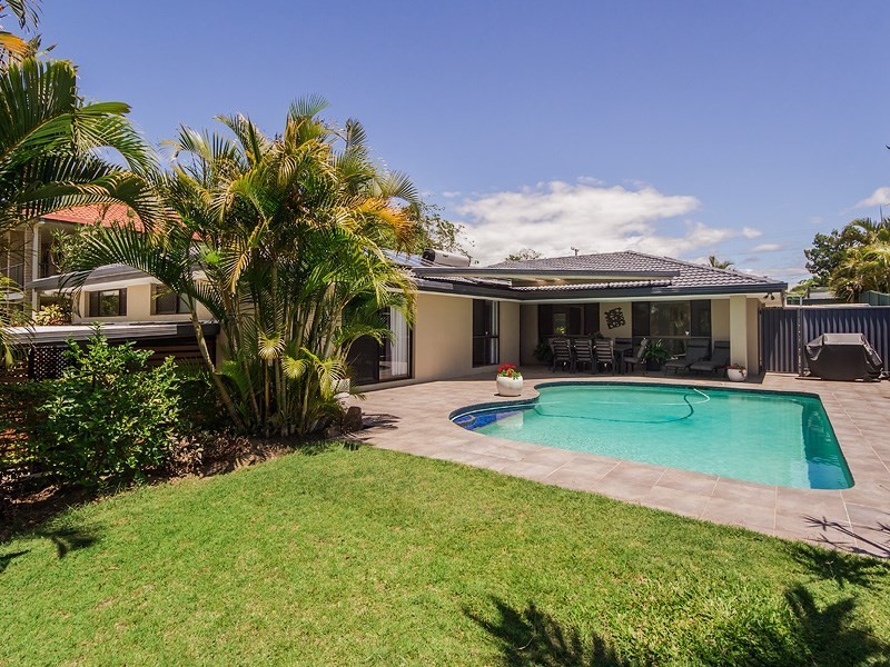 34 Camelot Crescent, Hollywell QLD 4216