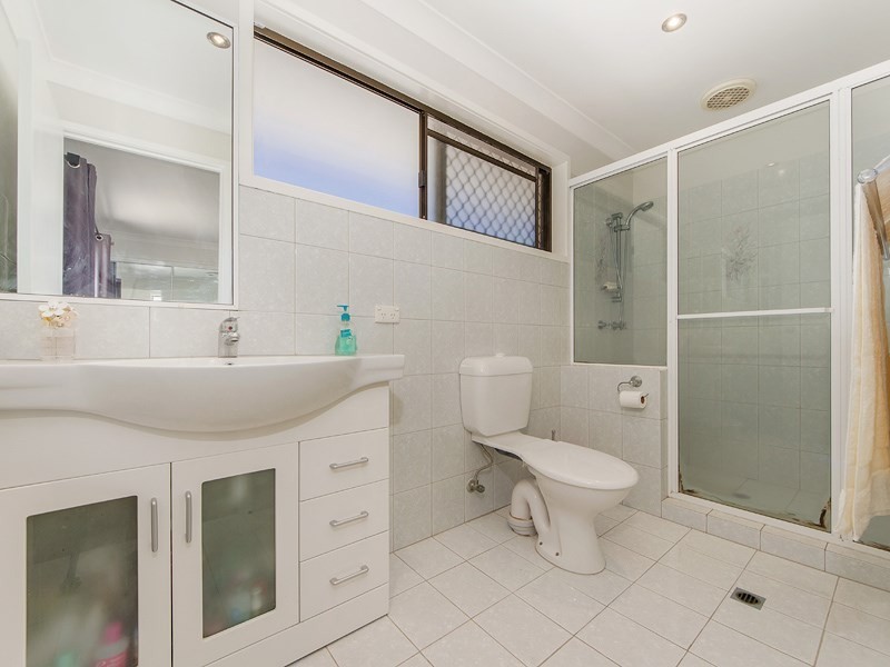 34 Camelot Crescent, Hollywell QLD 4216