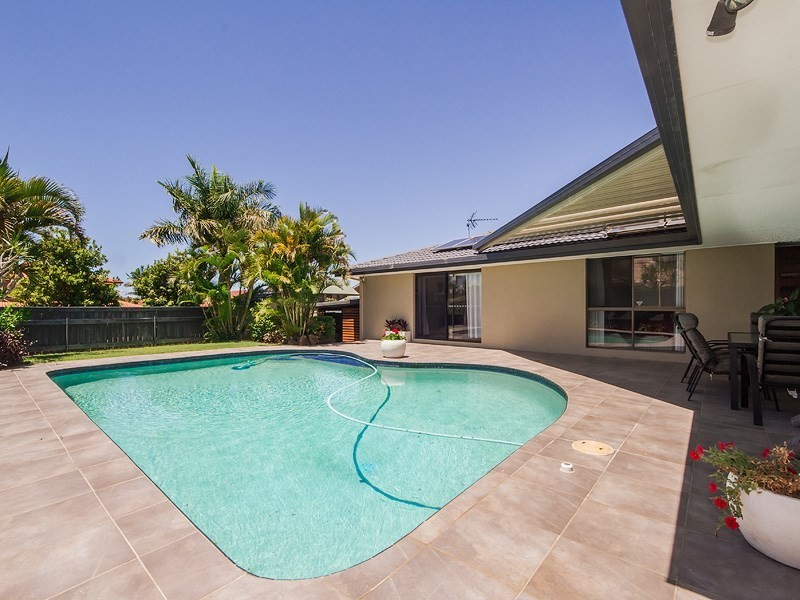 34 Camelot Crescent, Hollywell QLD 4216