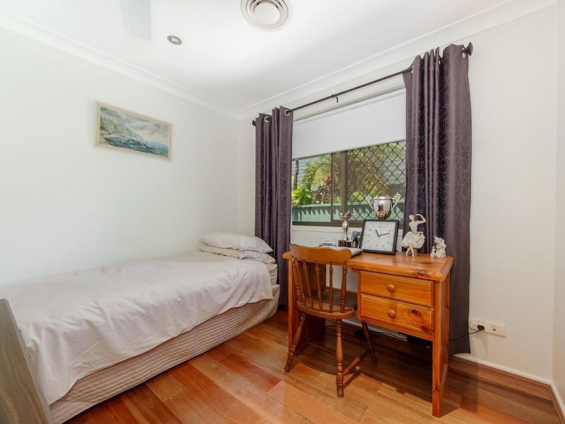 34 Camelot Crescent, Hollywell QLD 4216