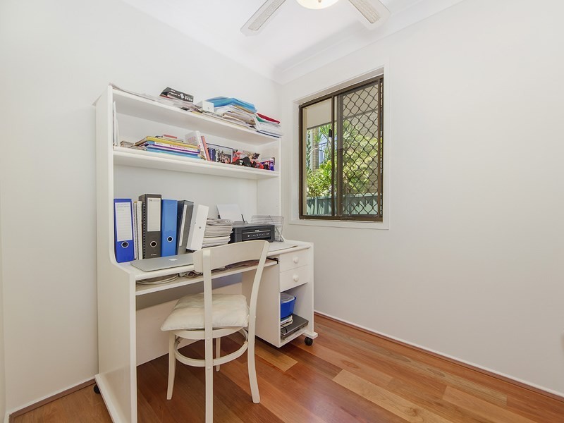 34 Camelot Crescent, Hollywell QLD 4216