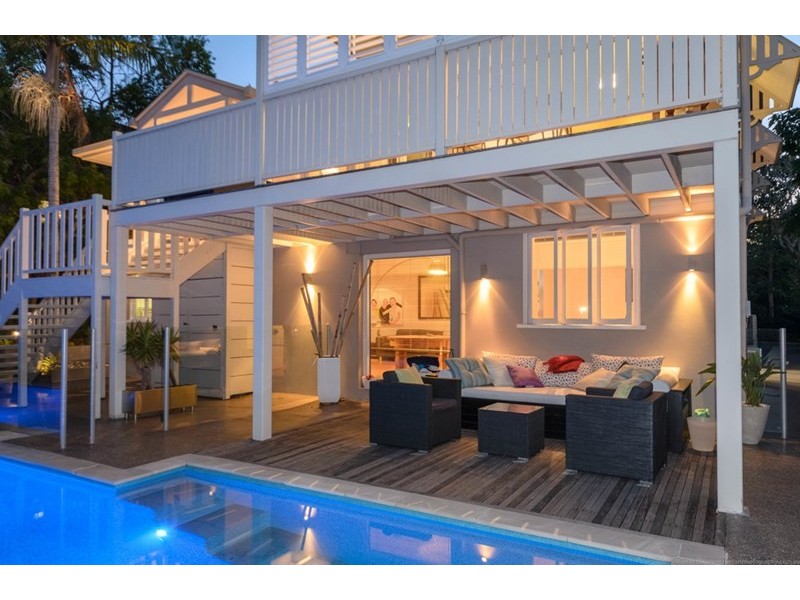 18 Lenneberg Street, Southport QLD 4215