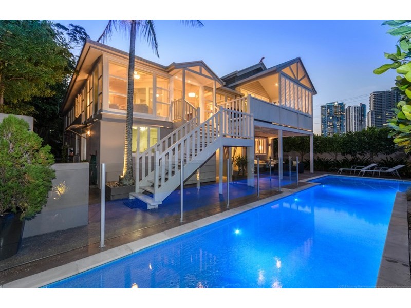 18 Lenneberg Street, Southport QLD 4215