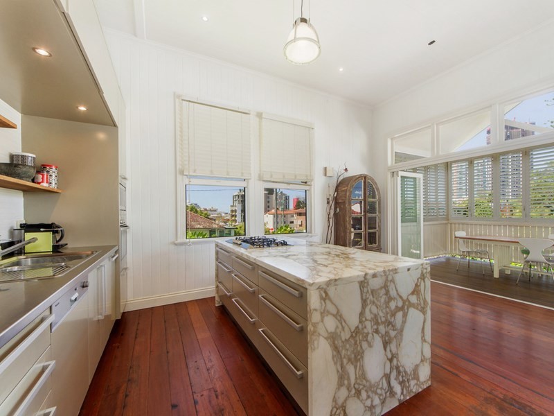 18 Lenneberg Street, Southport QLD 4215