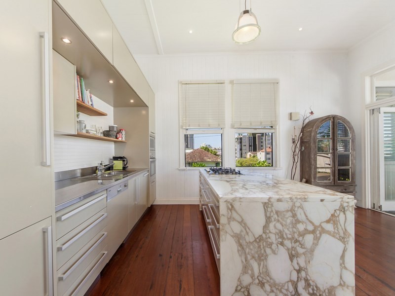 18 Lenneberg Street, Southport QLD 4215