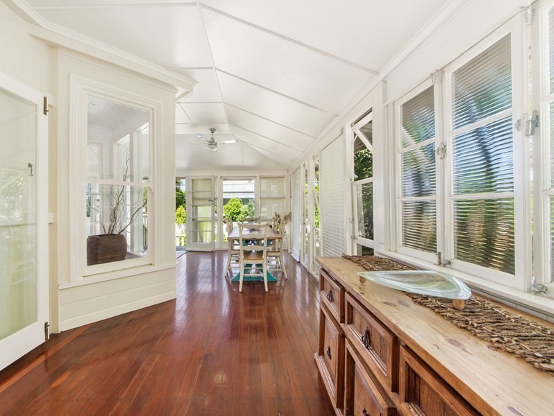 18 Lenneberg Street, Southport QLD 4215