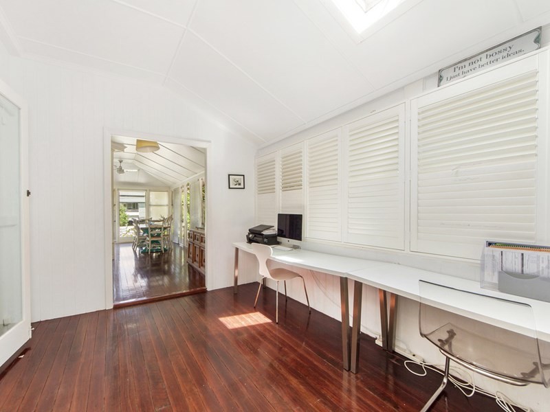 18 Lenneberg Street, Southport QLD 4215