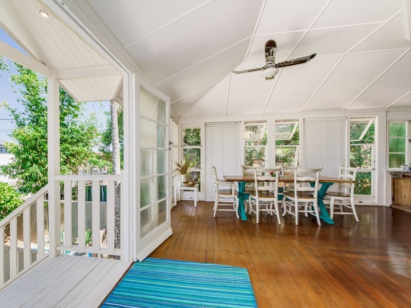 18 Lenneberg Street, Southport QLD 4215