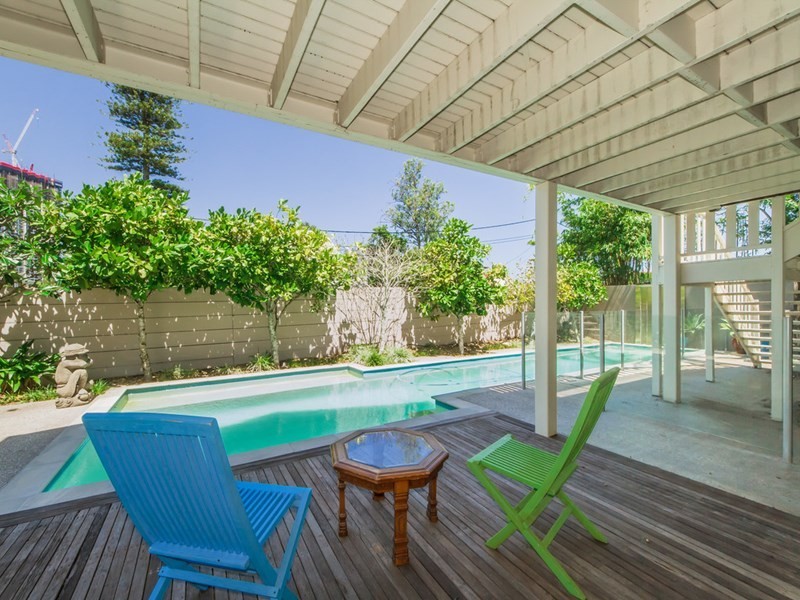 18 Lenneberg Street, Southport QLD 4215
