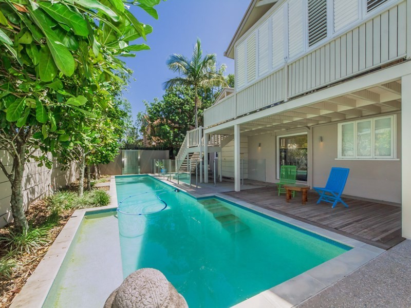 18 Lenneberg Street, Southport QLD 4215