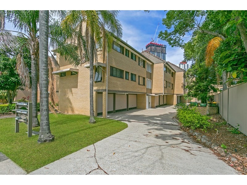 6/7 Lather Street, Southport QLD 4215