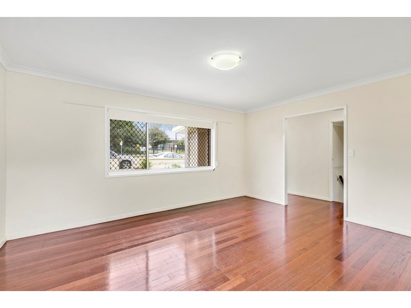 17 Nakina Street, Southport QLD 4215