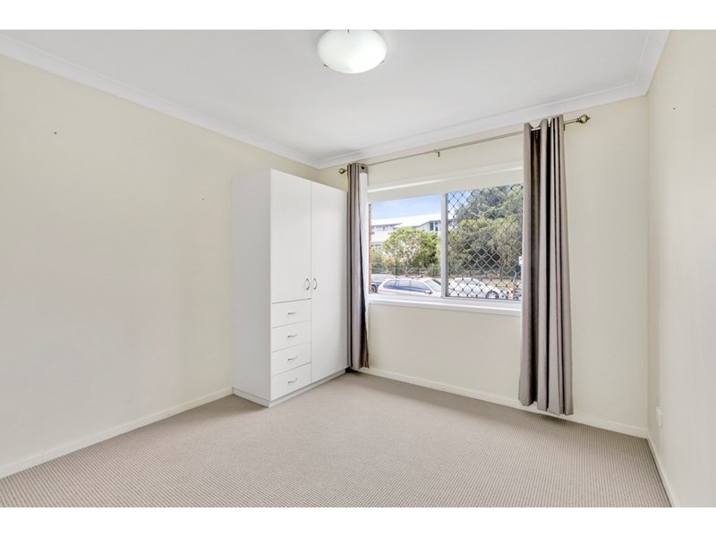 17 Nakina Street, Southport QLD 4215