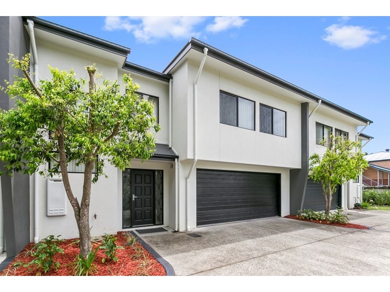 2/70 Government Road, Labrador QLD 4215