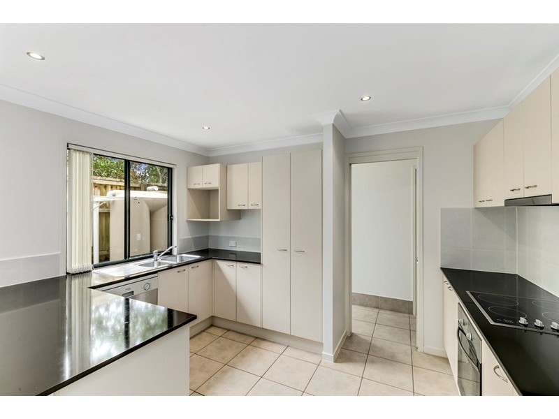 2/70 Government Road, Labrador QLD 4215