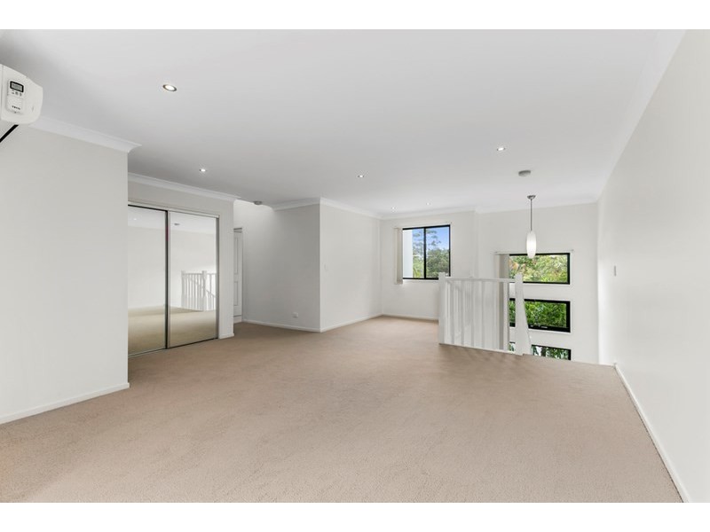 2/70 Government Road, Labrador QLD 4215